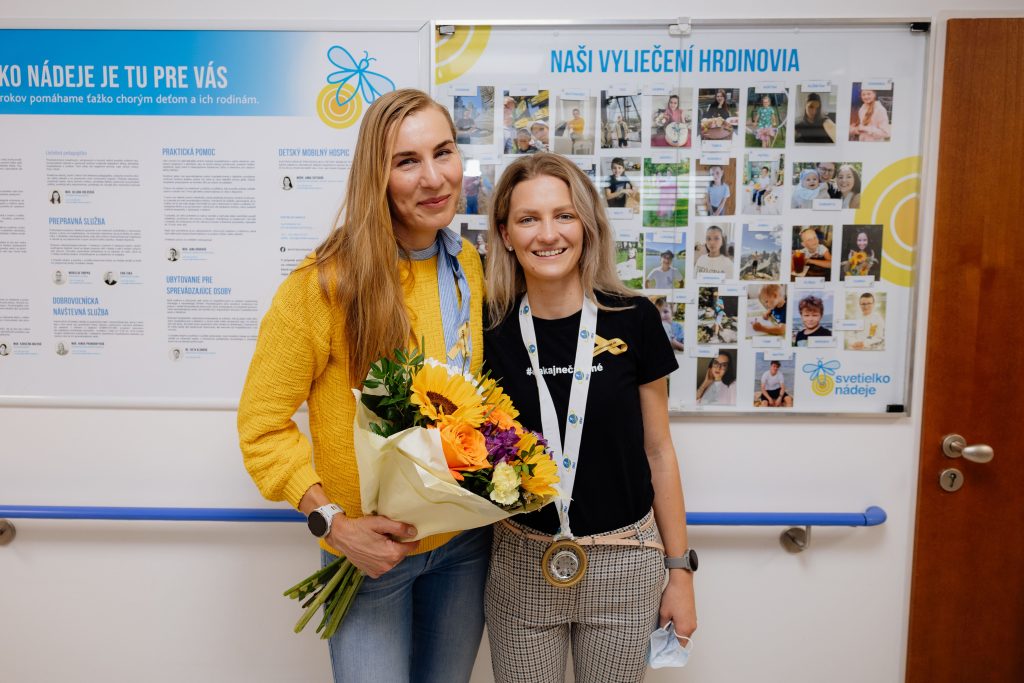 Anastasia Kuzminová spolu s vyliečenou pacientkou Nikolou